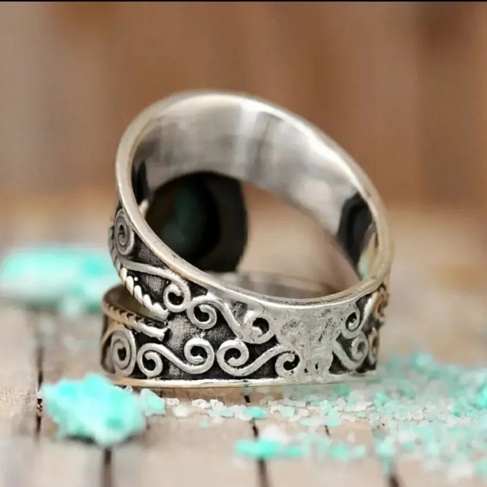 Vintage Style Chunky Band Ring Inlaid Turquoise Sizes 6 to 9